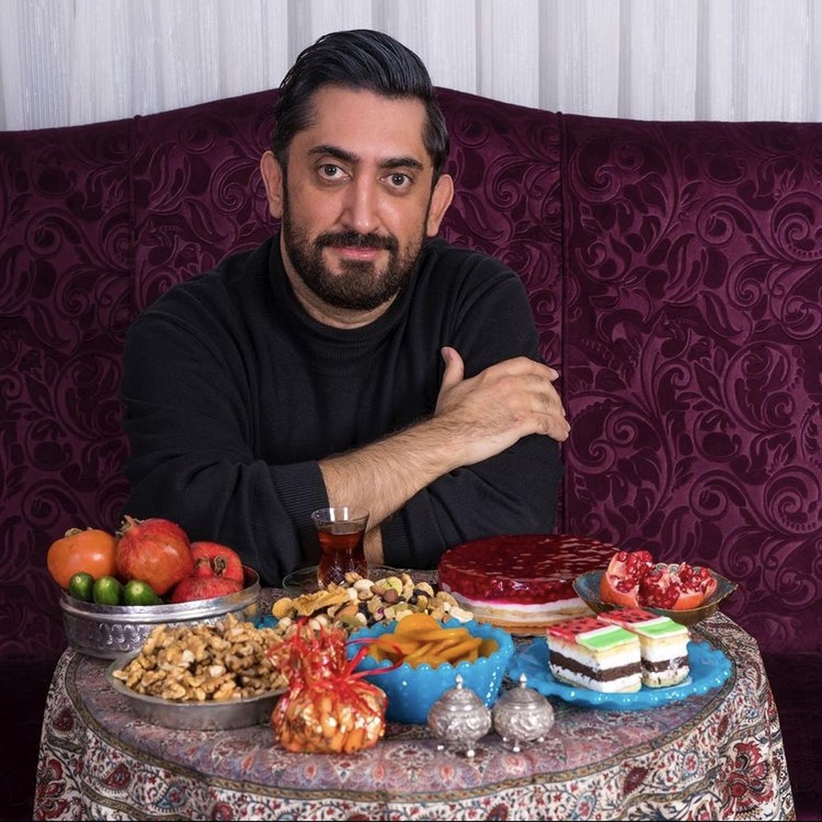 میز یلدایی کوروش معصومی + عکس