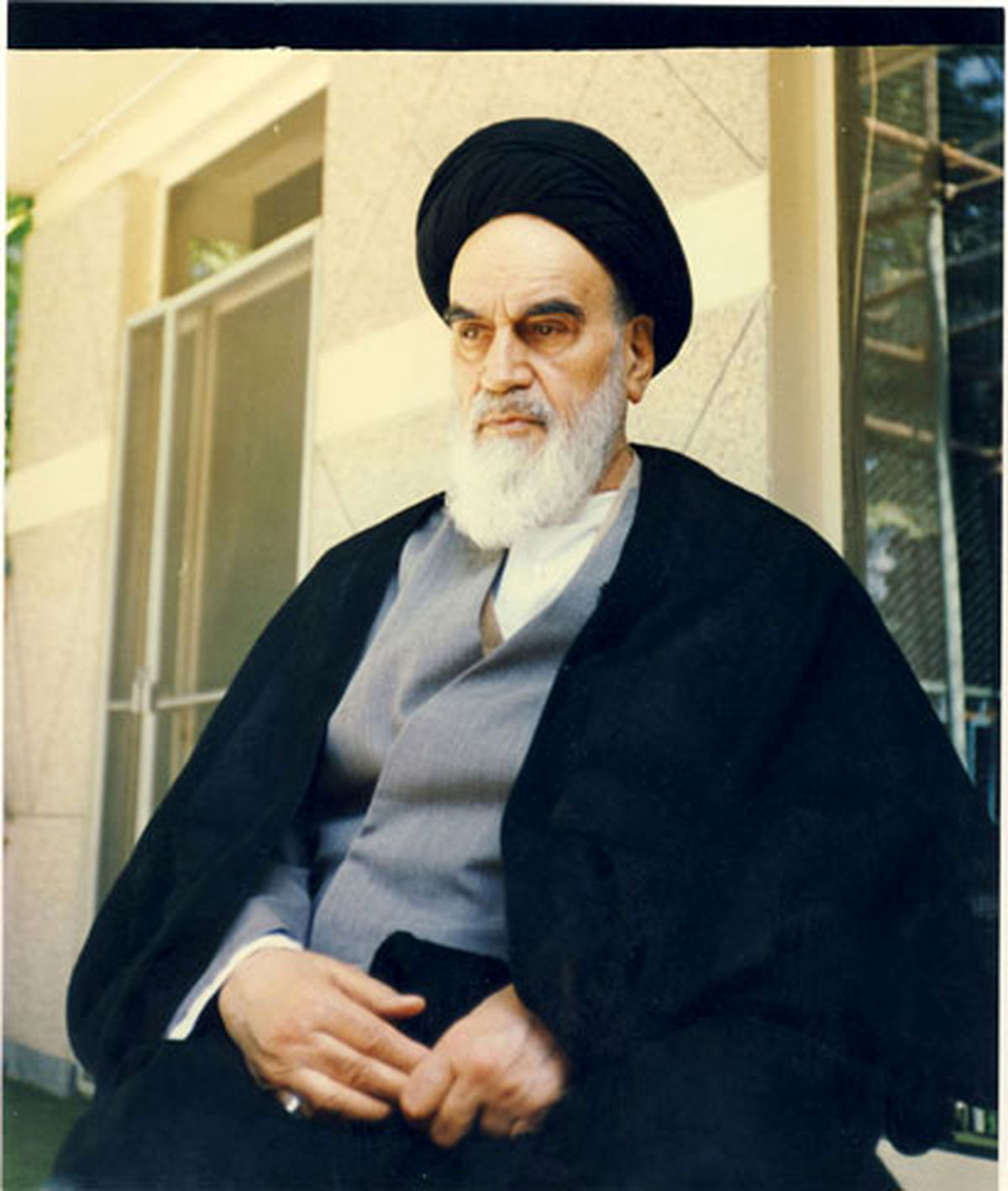 امام‌خمینی(ره) چه گروه‌هایی را از ورود به عرصه "سیاست" منع کرد؟