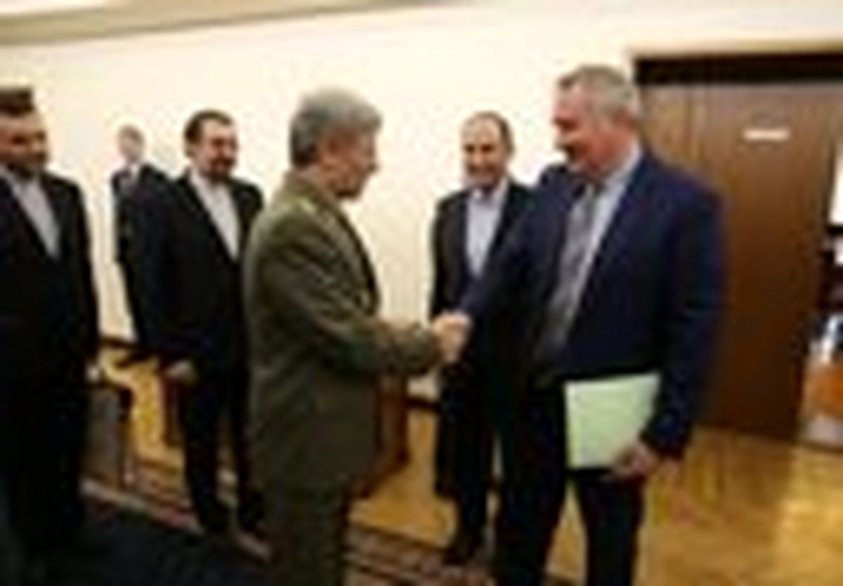 تاکید وزرای دفاع ایران و روسیه بر گسترش روابط دفاعی و نظامی