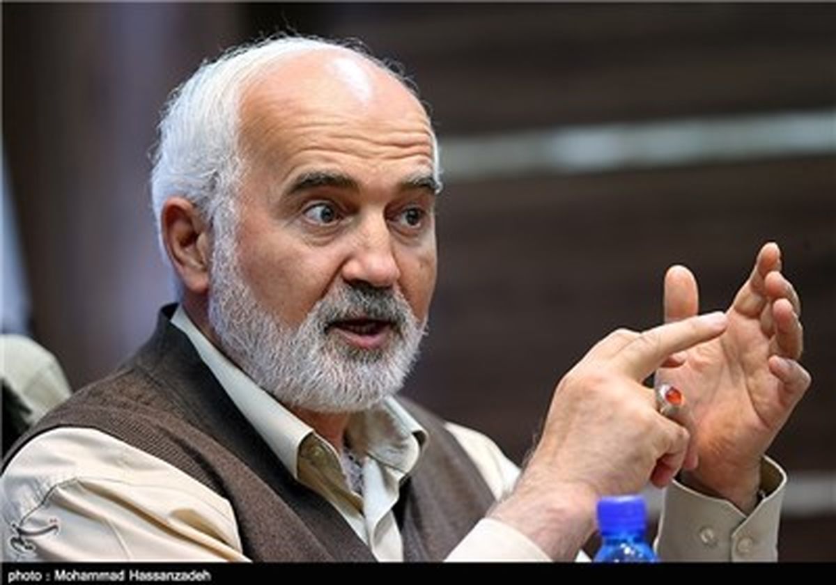 از حرف‌ها و مدل‌های اقتصادی رهبر انقلاب دفاع علمی دارم