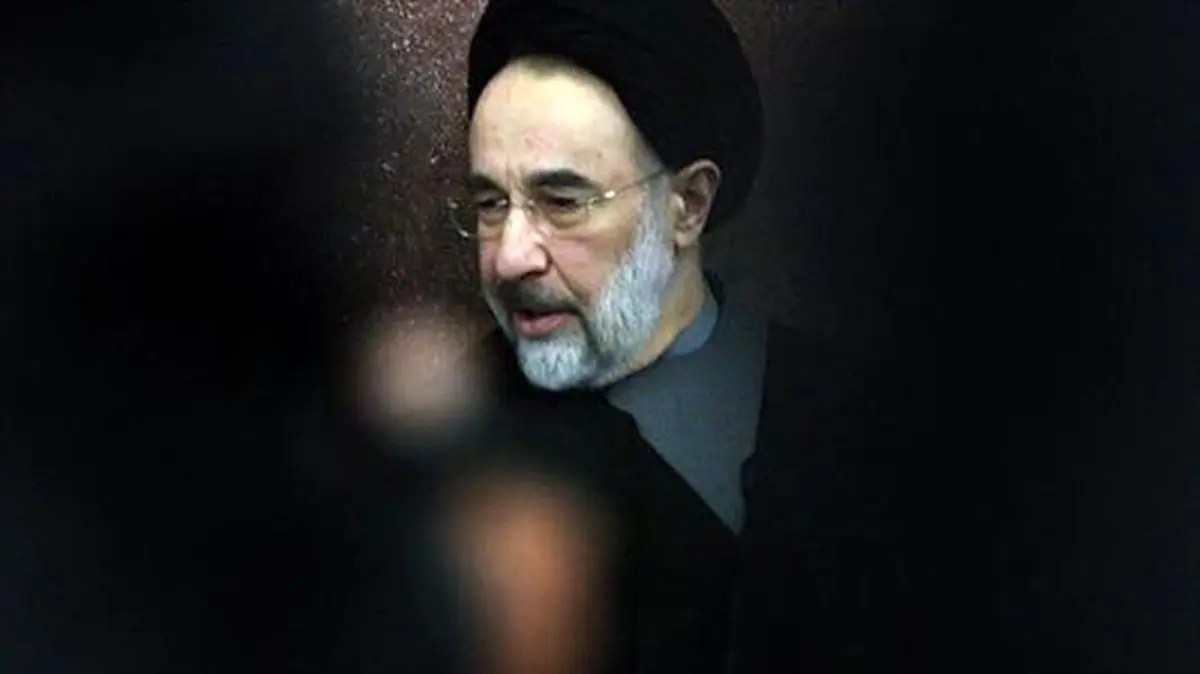 خوش و بش محمد خاتمی با دختران جوان در ضیافت افطاری /عکس