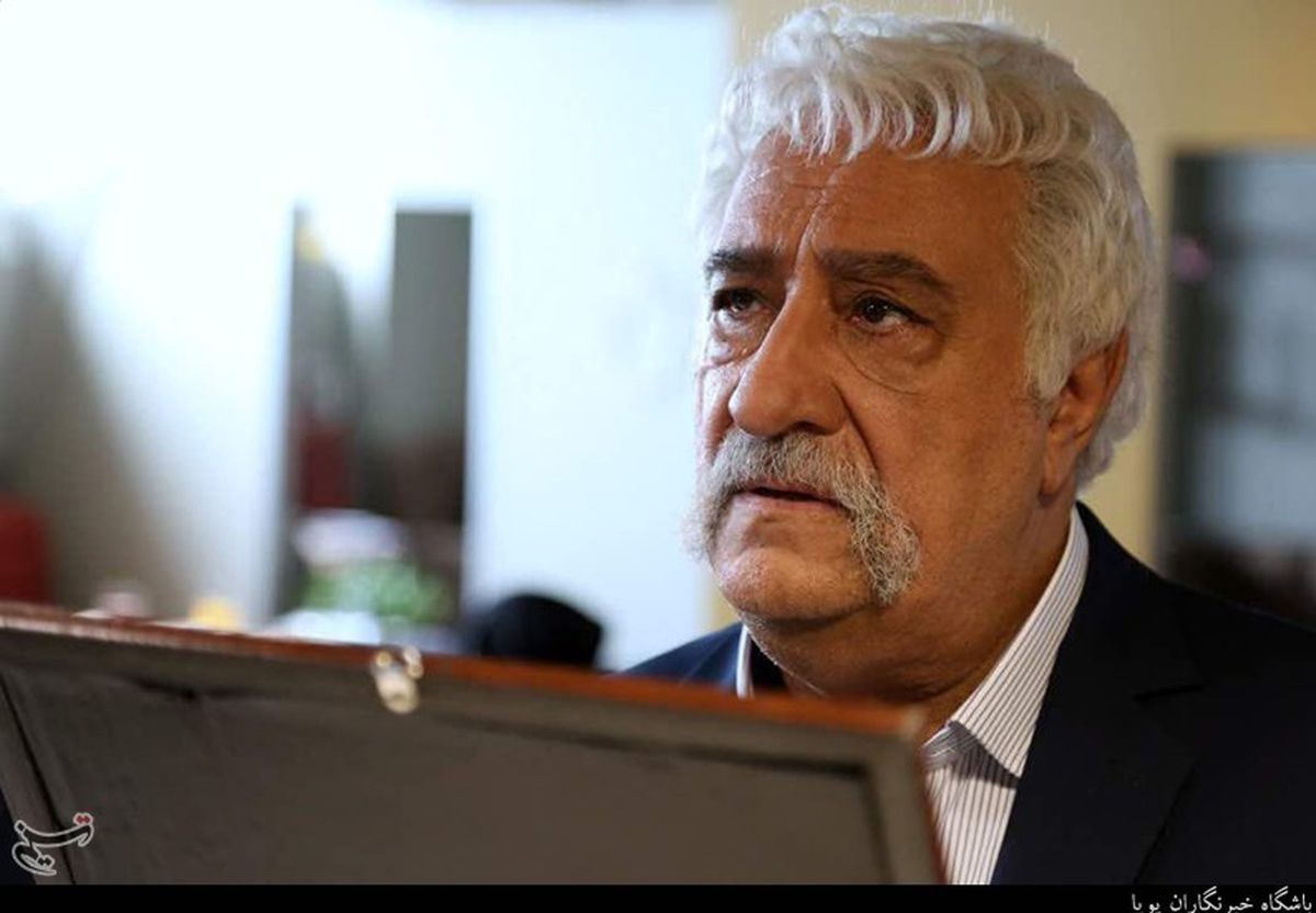 انتقاد به بازی داریوش ارجمند در ستایش