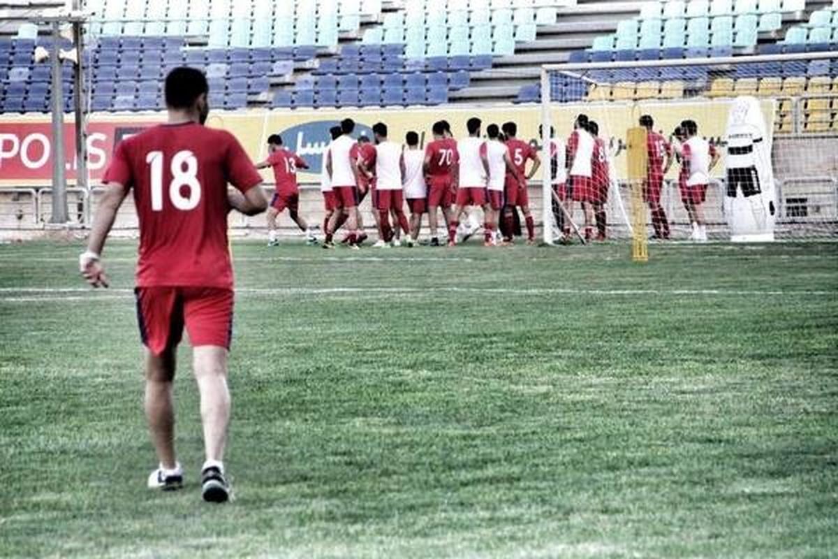 سنگ‌اندازی می‌کنند تا پرسپولیس قهرمان نشود