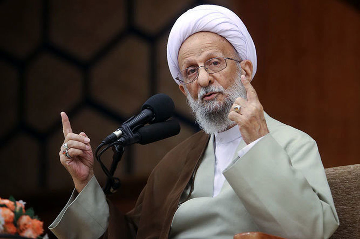 آیت الله مصباح یزدی:مقابله با کسی که جز فتنه و آسیب به جامعه چیزی نمی‌داند واجب است