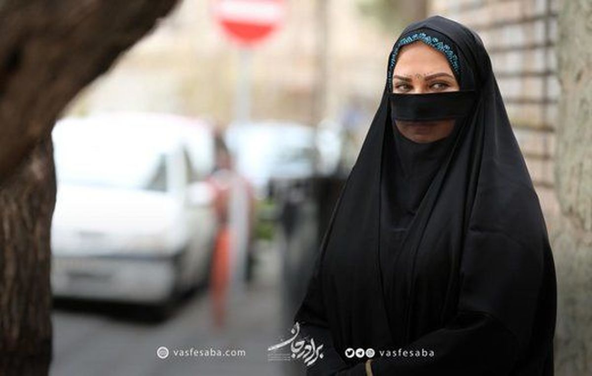 لعیا زنگنه با رویه بند در خیابان + عکس