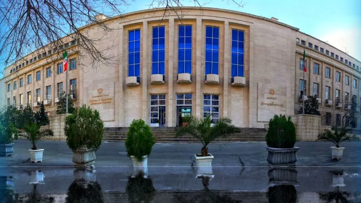 جلوگیری از همسان سازی حقوق و کاهش رشد دستمزدهای دولتی