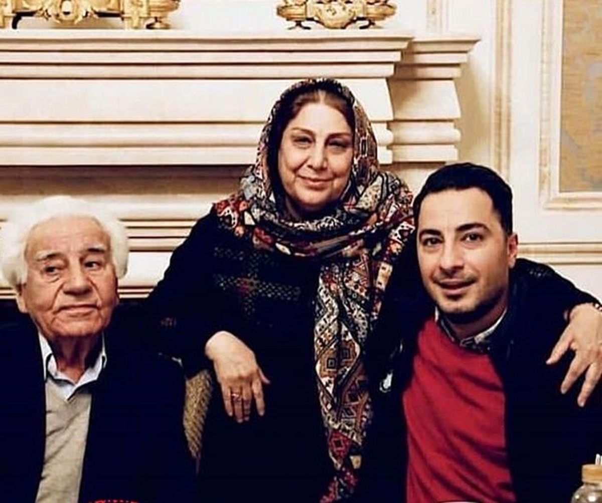 نوید محمدزاده در آغوش مادر و پدر+عکس