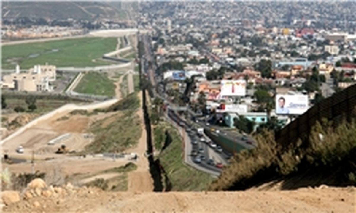 تاکید ترامپ به پرداخت هزینه دیوار مرزی توسط مکزیک