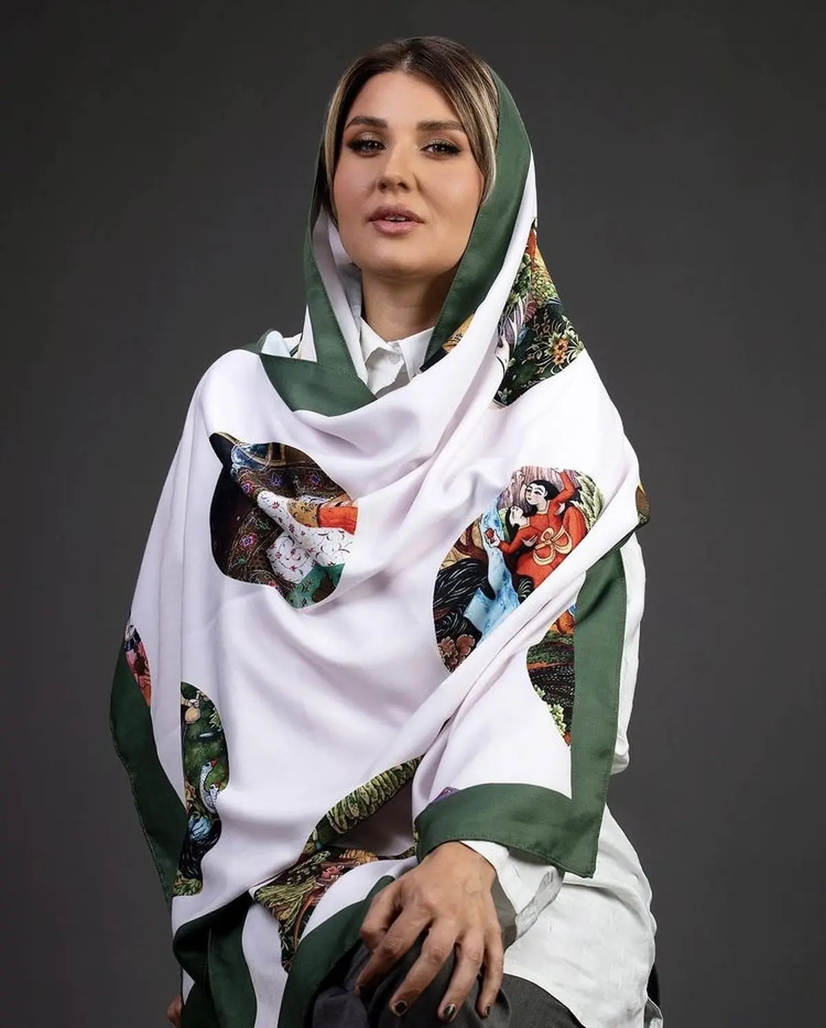 گلوریا هاردی مدل شد + عکس