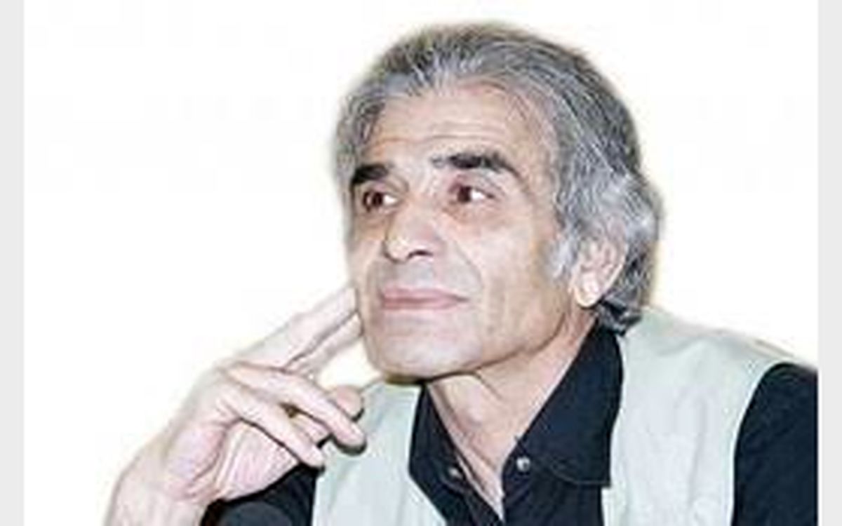 محمد شیری با دستمال گردن همیشگی اش