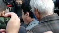  ویدئویی حزن انگیز از آواز همایون شجریان بر مزار پدر