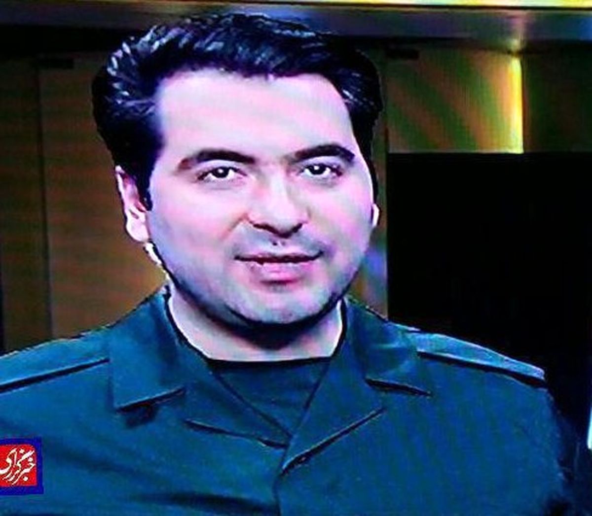 حضور جالب گوینده خبر ۲۰:۳۰ با لباس سپاه پاسداران
