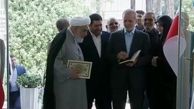 یک اتفاق جالب در شروع ریاست جمهوری پزشکیان + ویدئویی از همراهی زهرا پزشکیان با پدر