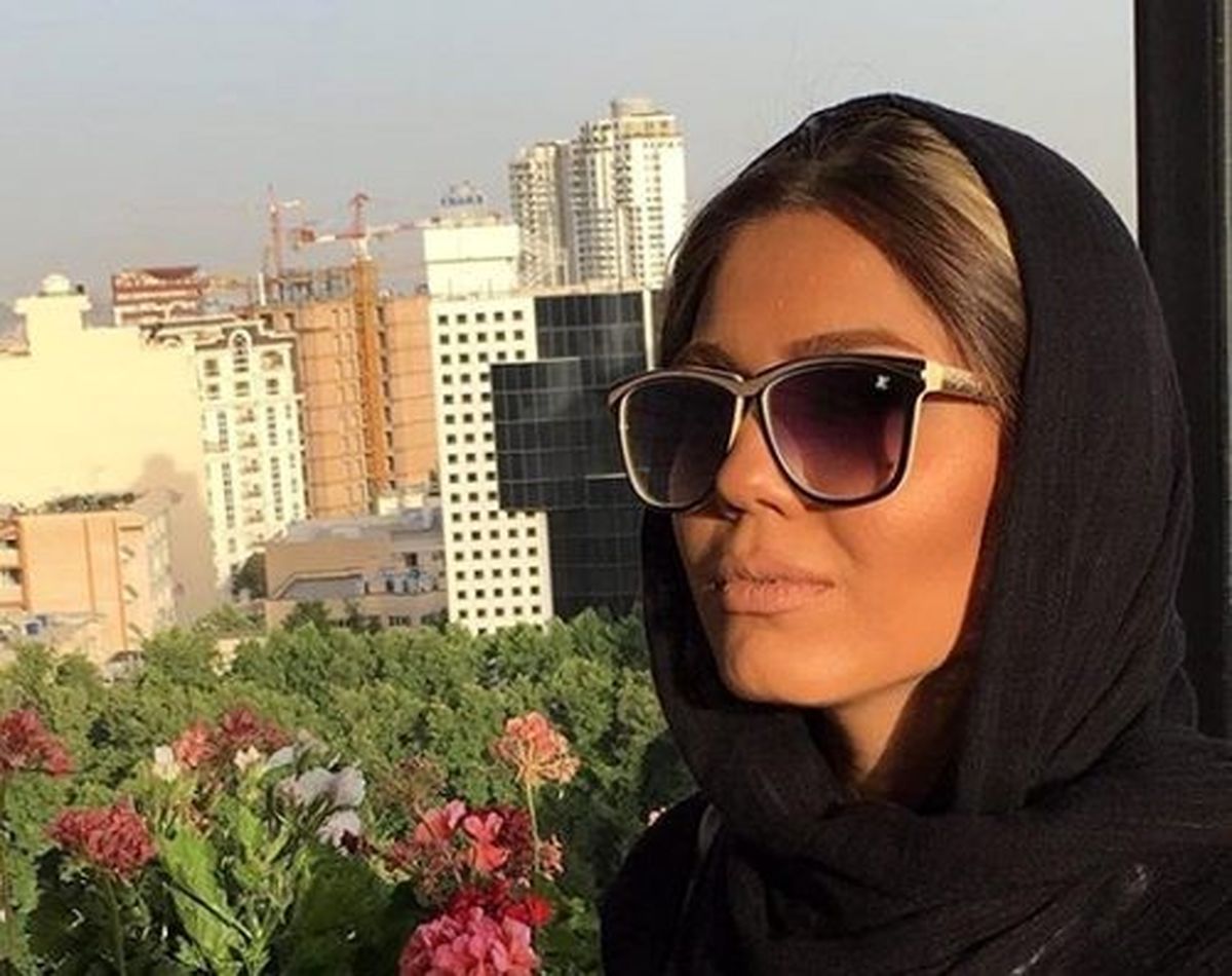 عکس های آزاده زارعی و برادرهایش در یک شب سرد دی ماه