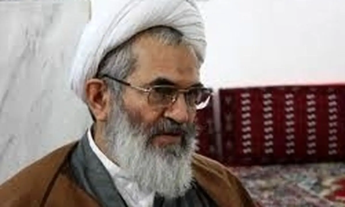 رئیس جمهور شأن ملت را به بازی گرفته است