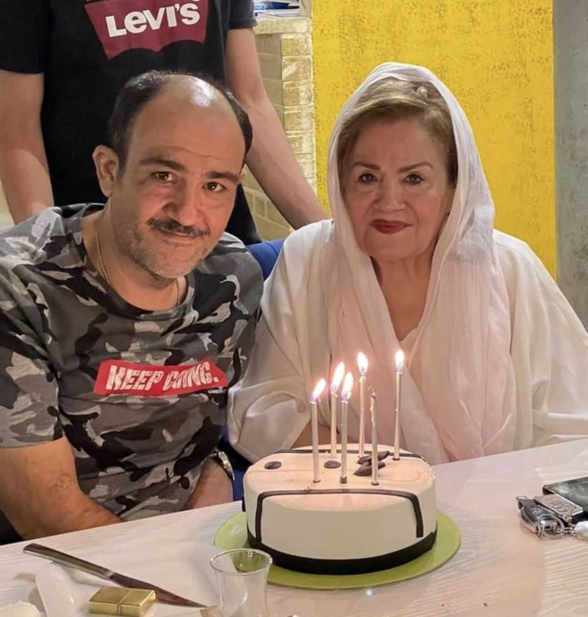 مهران غفوریان و مادرش در تولد + عکس 