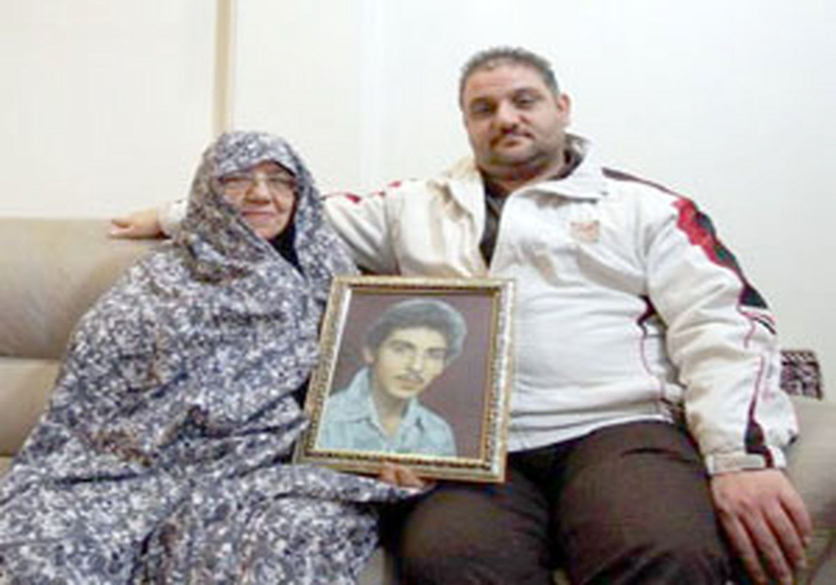 کسی اشک این مادر شهید را ندیده است 