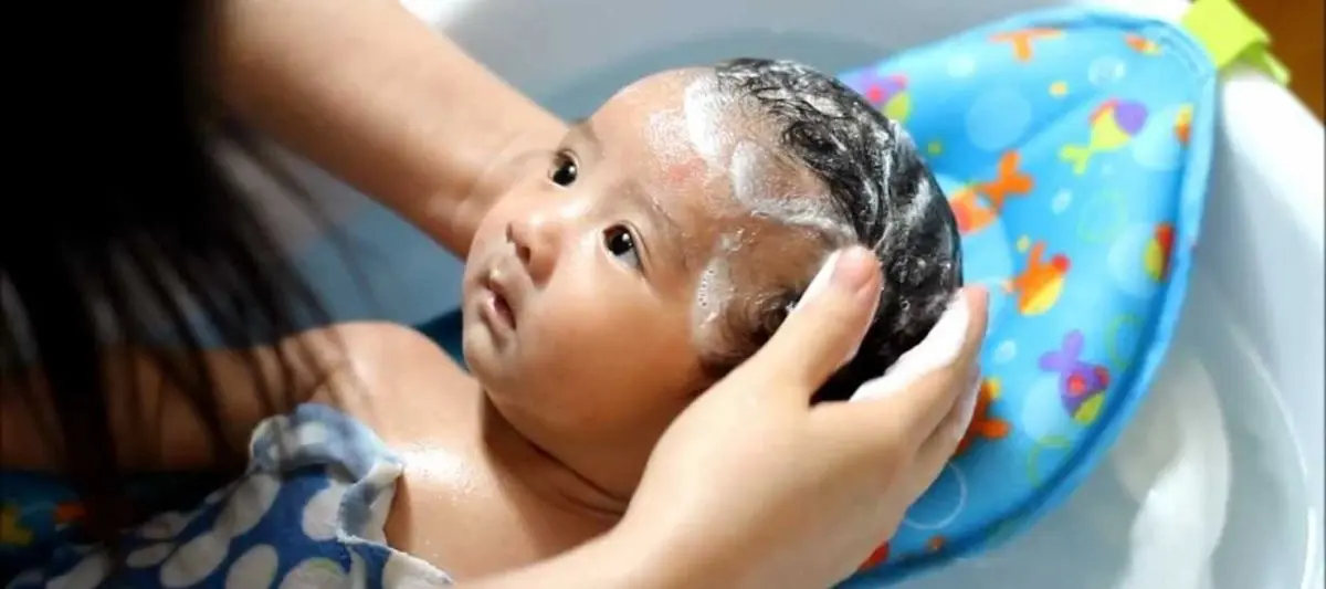 روش حمام کردن نوزاد +فیلم