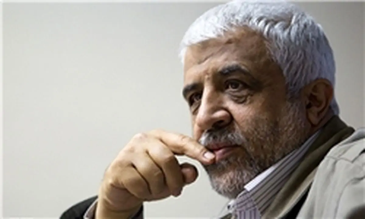 تیرخلاص جامعه ادبی به داستان نویسی که به مستندنویسی روآورده
