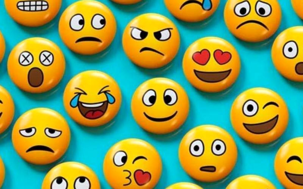 چرا ایموجی‌ ها زرد رنگ هستند ؟