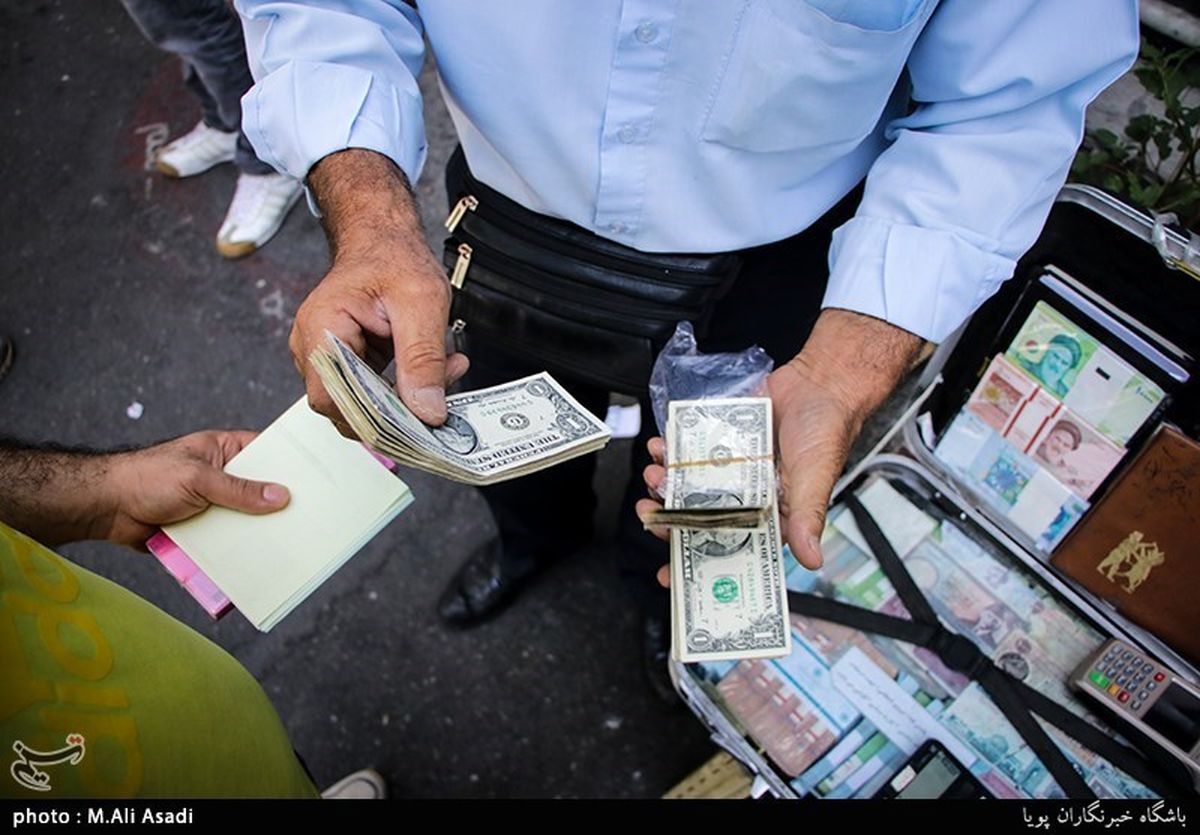 4 نفر از دلالان غیرمجاز ارز در قم دستگیر شدند