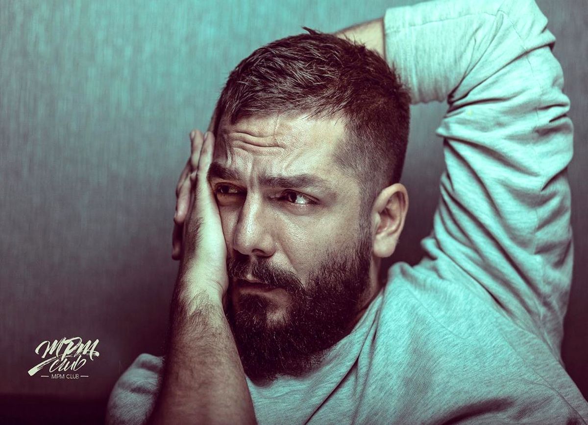 عباس غزالی و ژست خاص خودش+عکس