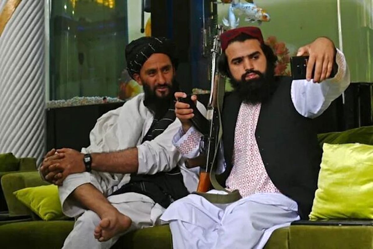 دستورات عجیب طالبان به اعضای جوانش / زیادی خوش‌گذرانی نکنید ؛ سلفی هم نگیرید