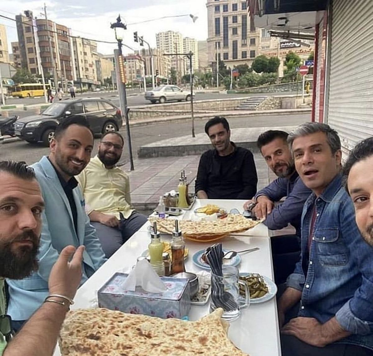 کله پاچه خوردن عصر جدیدی ها + عکس