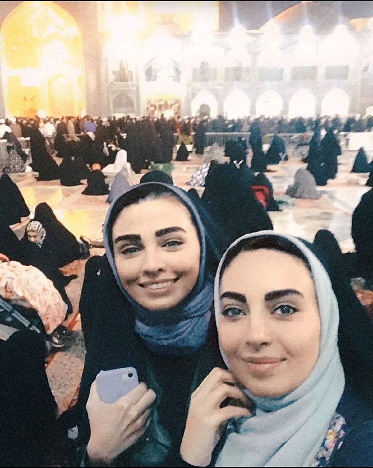 سیما خضرآبادی و دوستش در حرم امام رضا + عکس