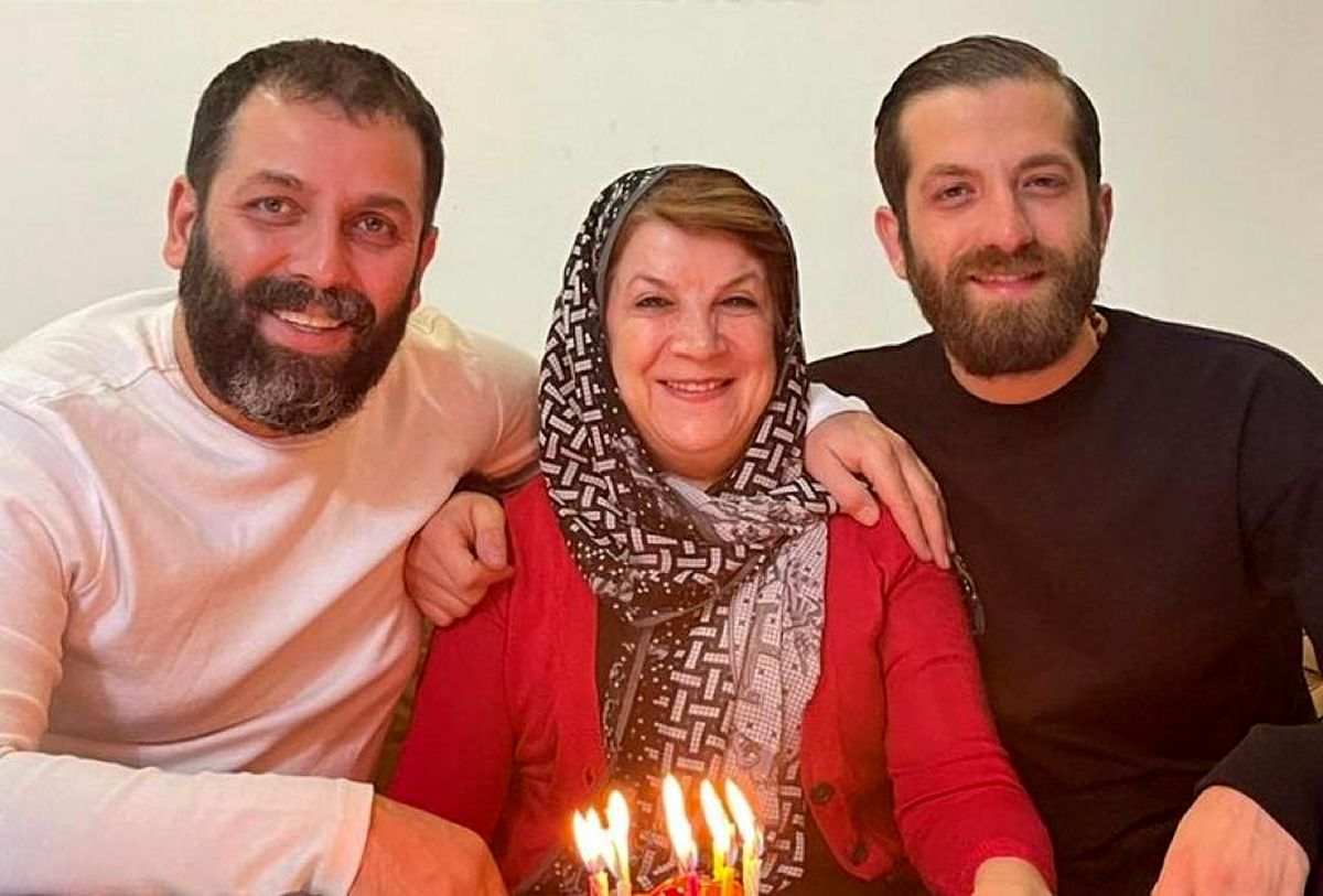 امیررضا دلاوری در جشن تولد مادرش