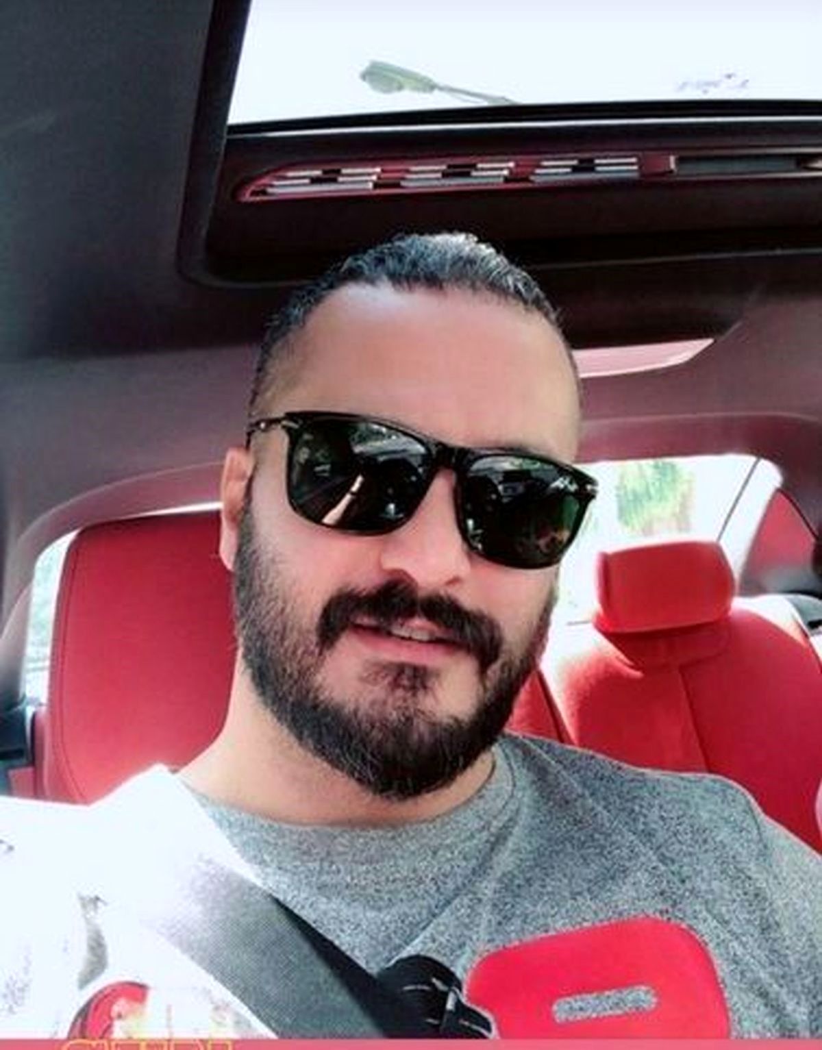 سلفی میلاد کی مرام در خودروی لوکسش!