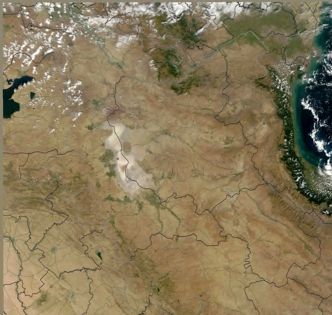 دریاچه ارومیه به طور کامل محو شد/ عکس