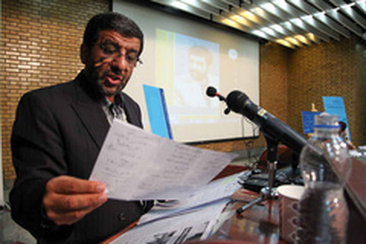 ضرغامی گزارش عملکرد انتخاباتی صداوسیما را به رهبر انقلاب تقدیم کرد