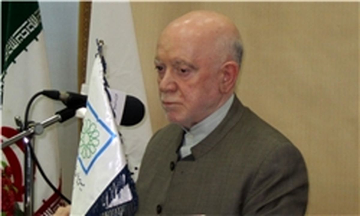 حبیبی: تسلیم محوریت روحانیت هستیم