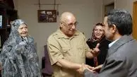 عیادت سرزده احمدی‌نژاد از حسین محب اهری