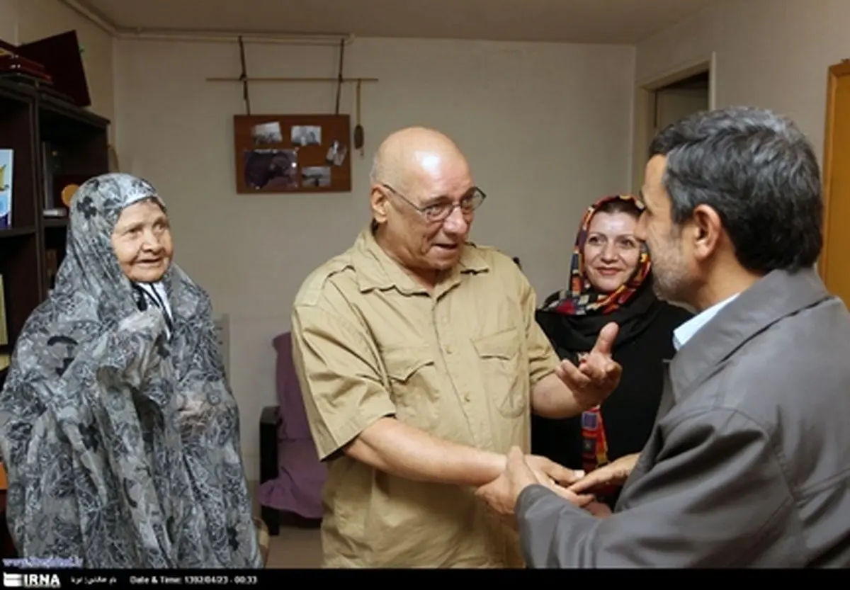 عیادت سرزده احمدینژاد از حسین محب اهری