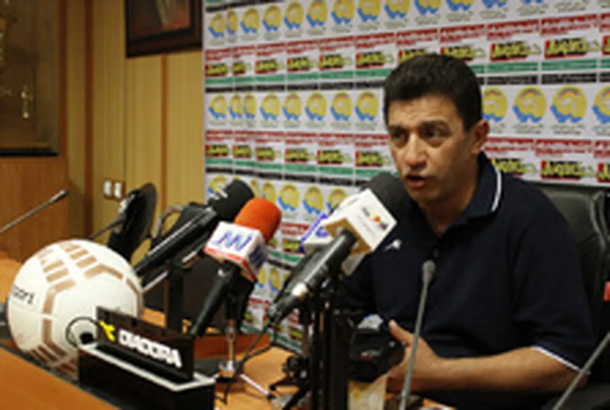 قلعه‌نویی در دنیایی دیگر سیر می‌کند؟