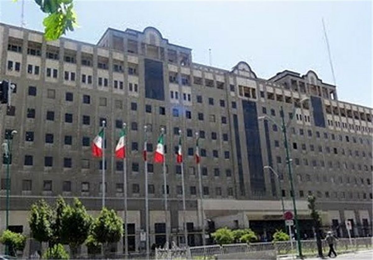 تجمع کارکنان شرکت هواپیمایی"ایران‌ایر" مقابل مجلس