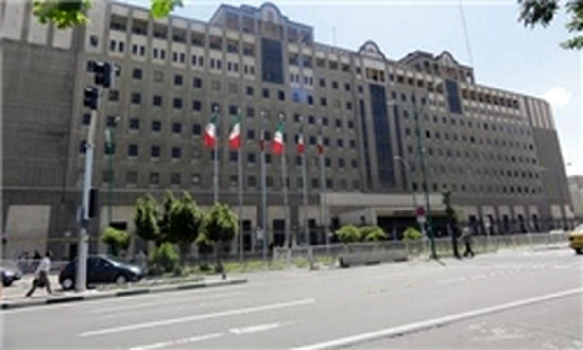 تجمع بازنشستگان نیروهای مسلح مقابل مجلس