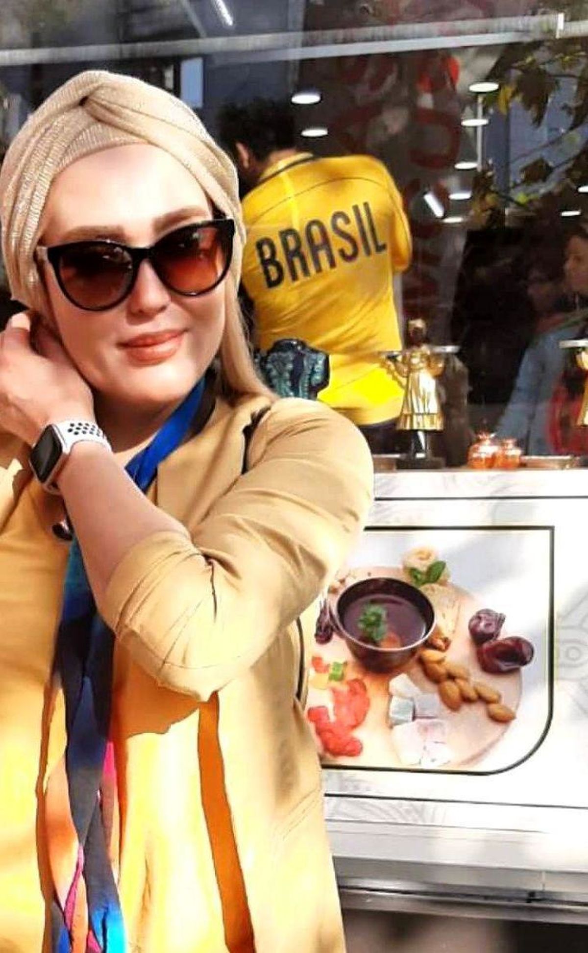 گردش زهره فکور صبور با تیپ خاصش+عکس