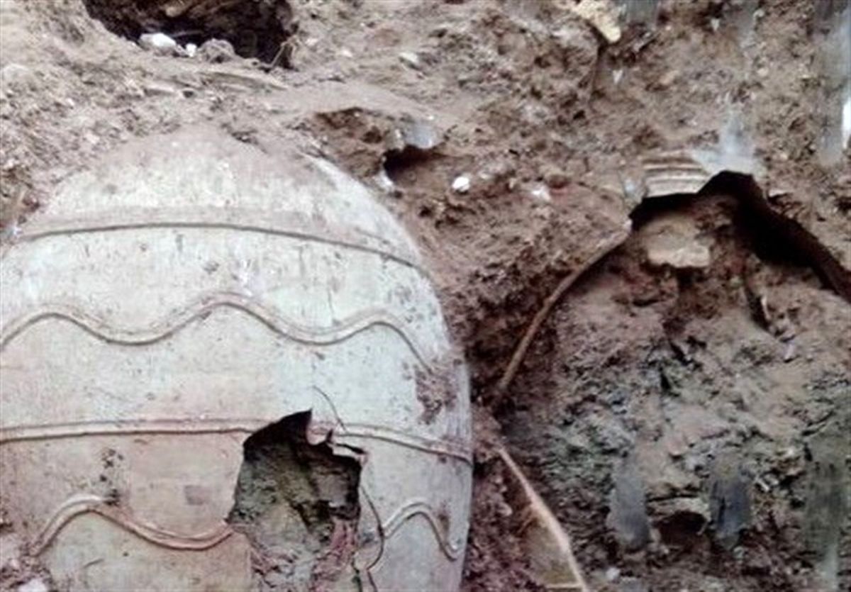 جزئیات محتوای خمره‌های بزرگ گلی شهرری