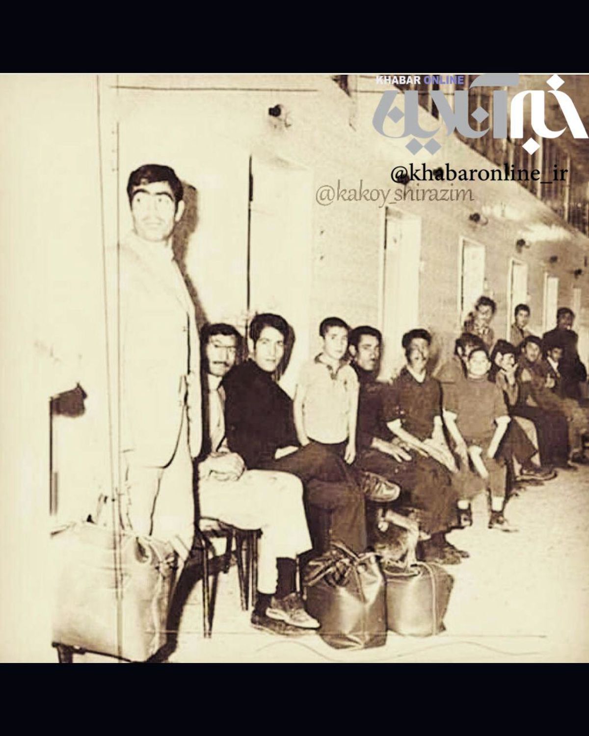 
صف حمام عمومی در دهه چهل