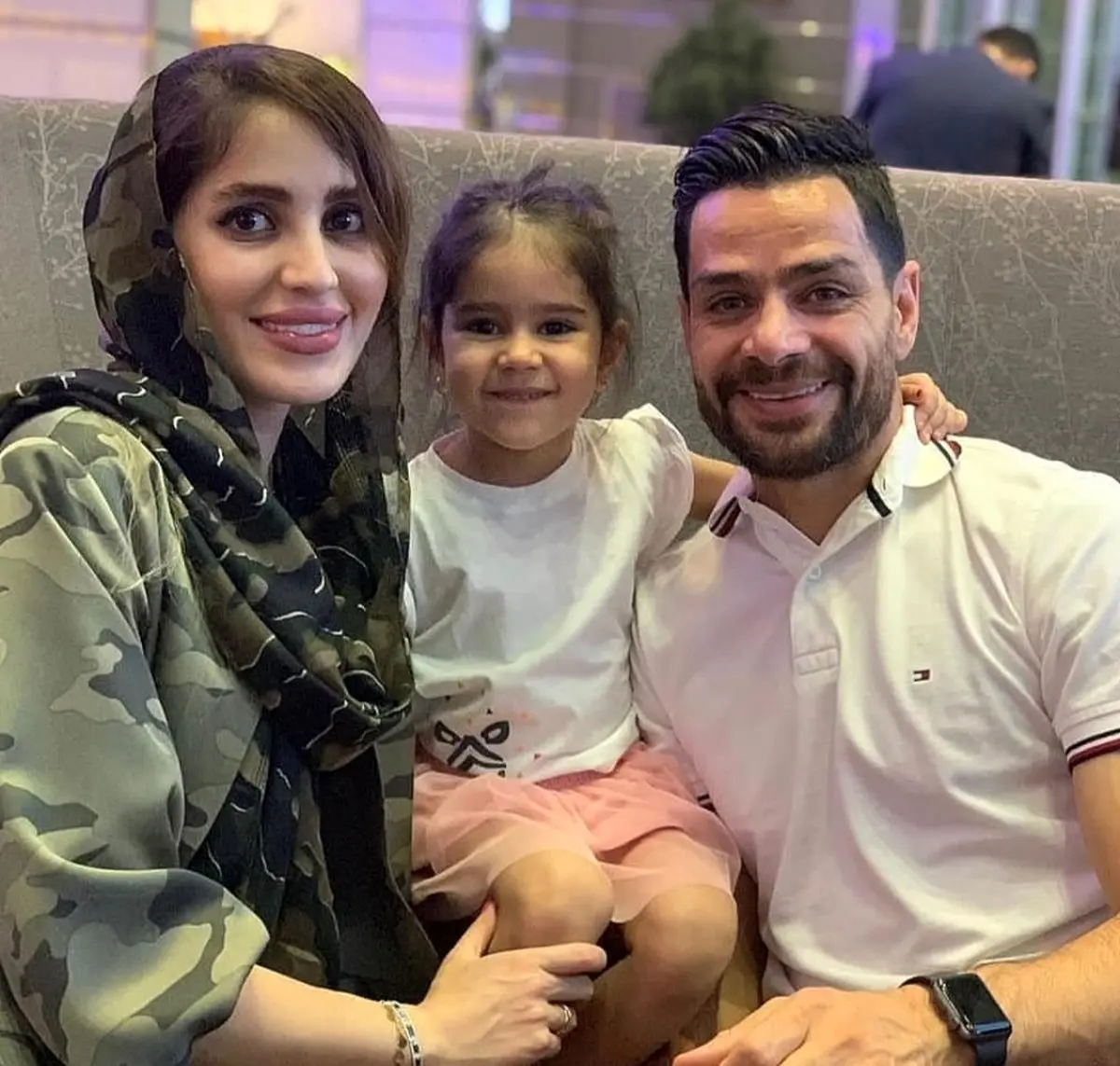 کمال کامیابینیا در کنار همسر و دخترش + عکس