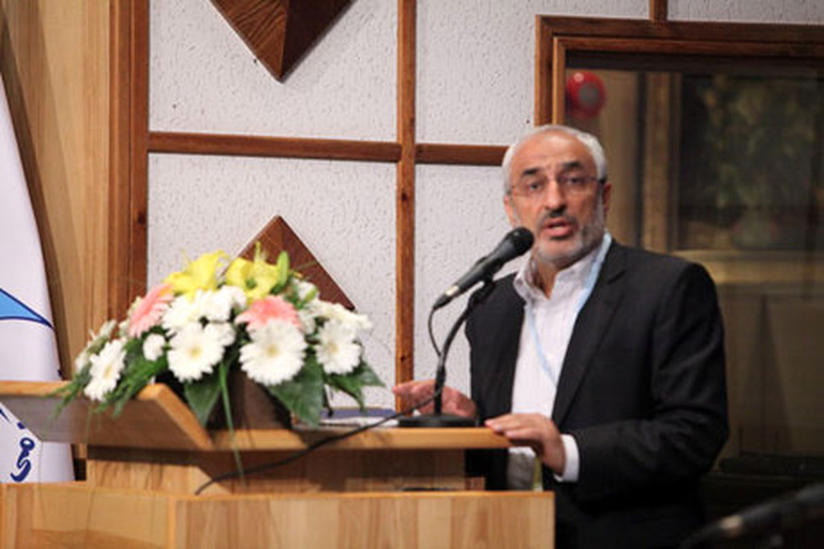 زاهدی:فرهاد رهبر بدون فکر،مشورت و آگاهی کاری انجام نمی دهد