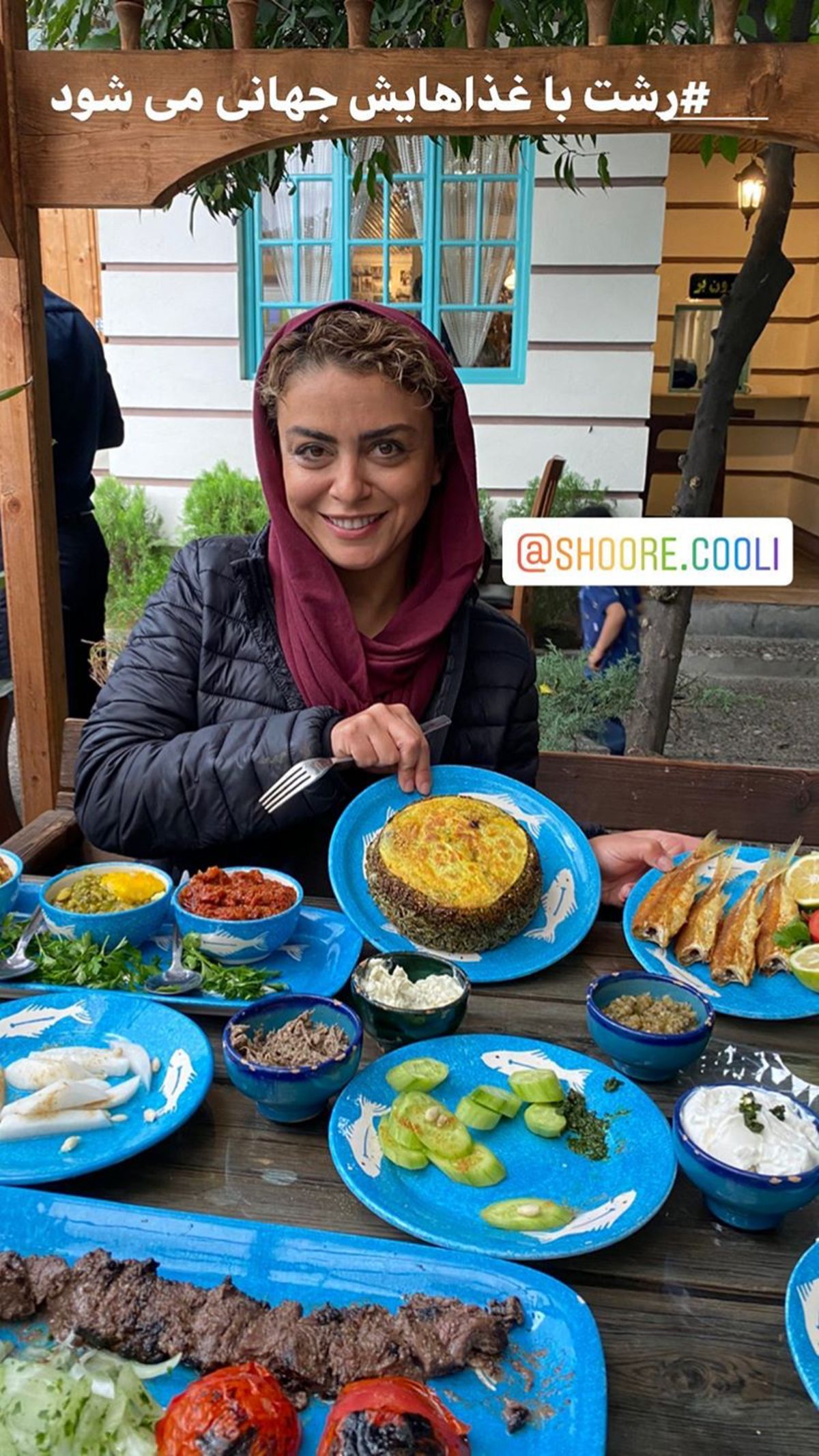 خانم بازیگر در یک رستوران شمالی + عکس