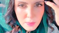 سلفی لیلا بلوکات در ماشین با موهای فر + عکس