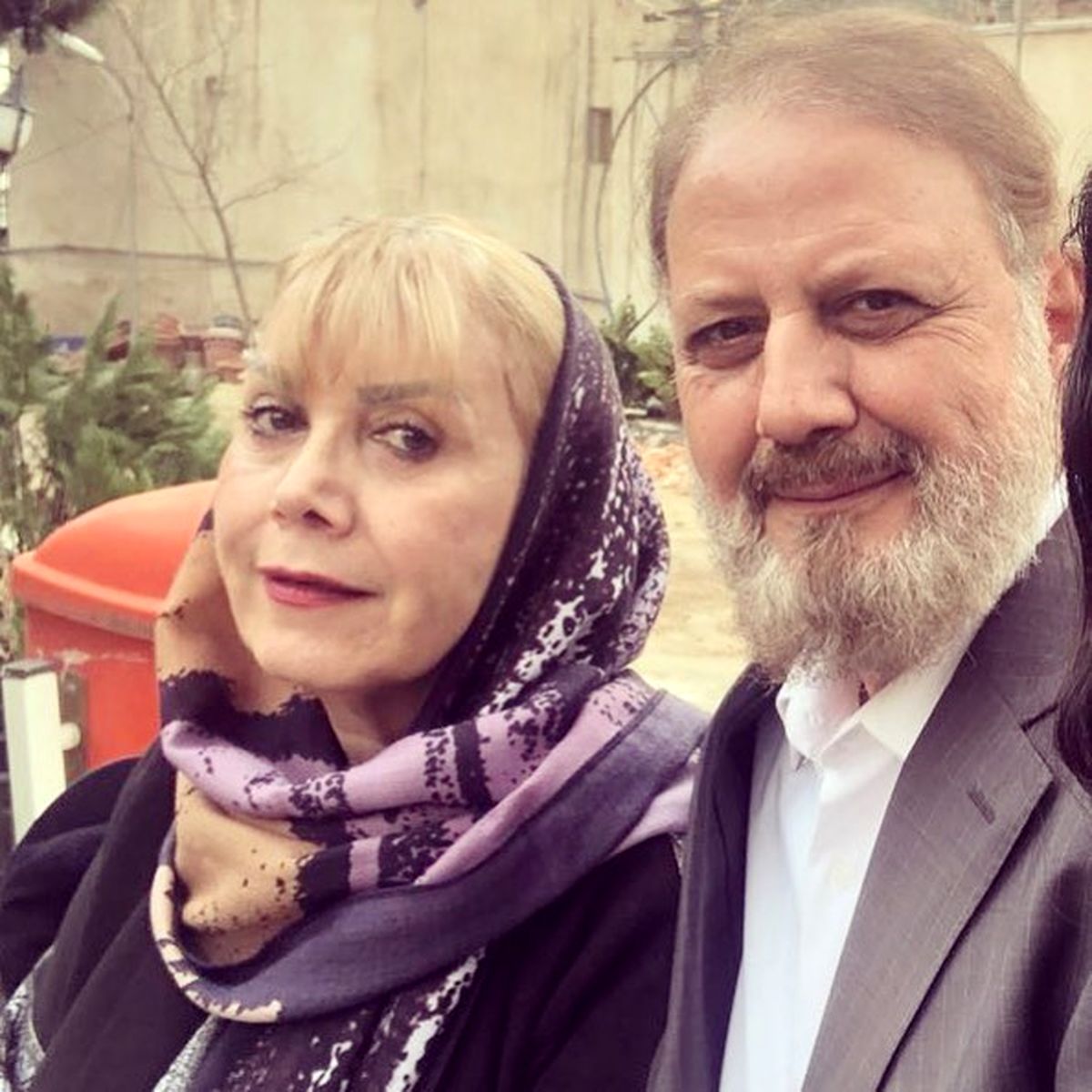 عکس جلیل فرجاد و مادر دختران هنرمندش