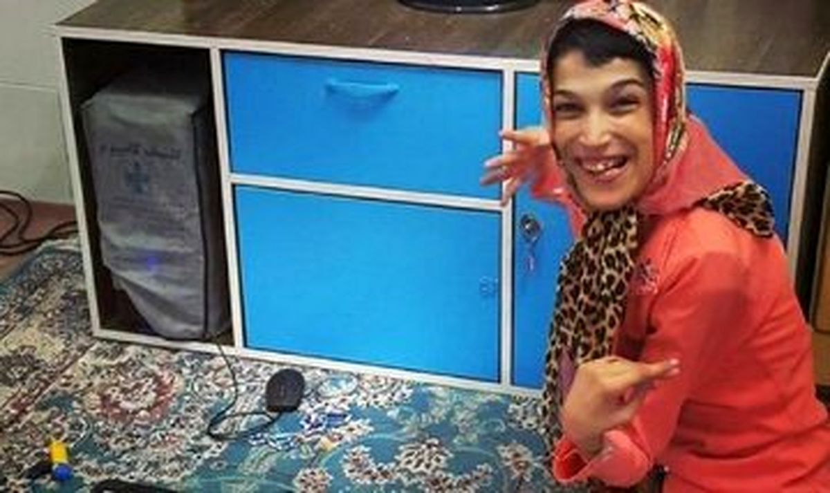 نقاشی حیرت انگیز دختر ناتوان جسمی حرکتی از هادی چوپان + عکس 