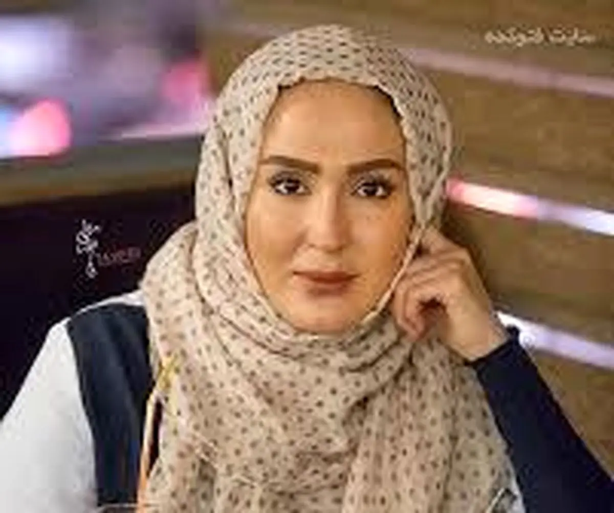 گردش زهره فکور صبور با مادرش
