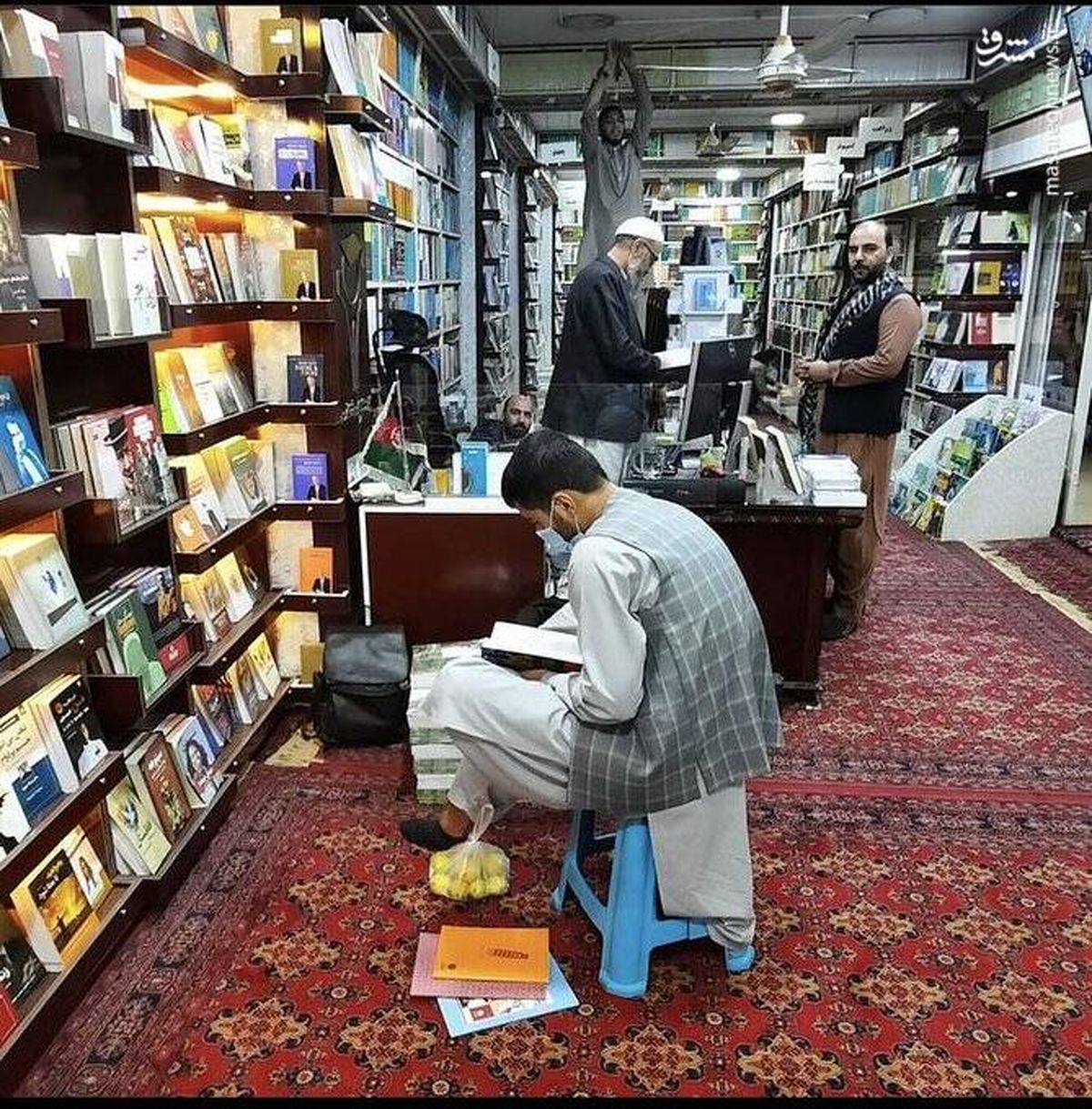 تصویری جالب از کتابفروشی در افغانستان
